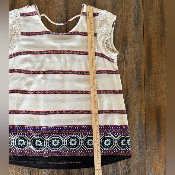 Daniel Rainn Women’s Ivory and Red Patterned Cap Sleeve Top Size M - Picture 5 of 7